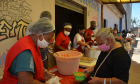 Cozinha Solidária do São Marcos enfrenta o desafio de ir além da distribuição de refeições